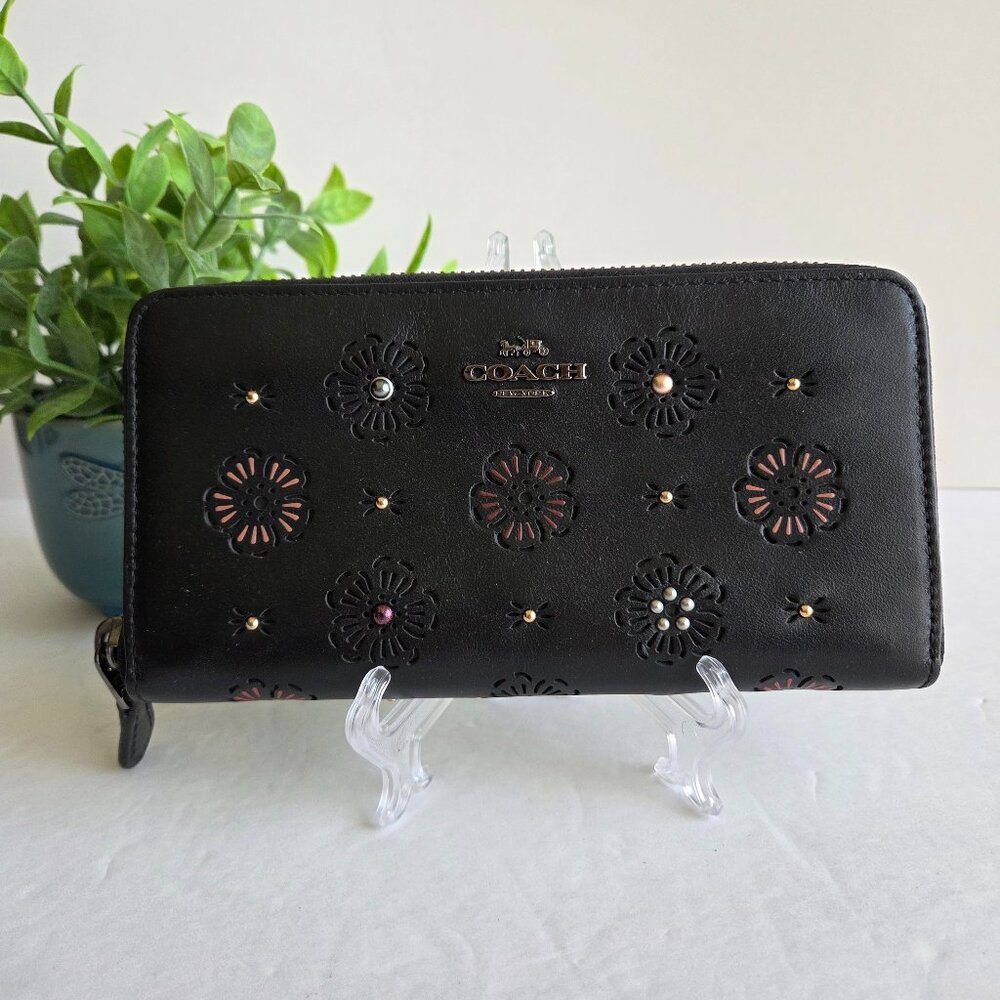 EUC & HTF Coach Tea Rose Long Zip Around Wallet (#27109) in Black